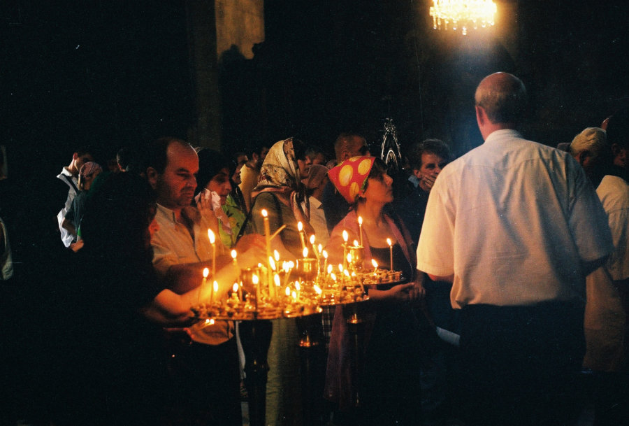 Nabożeństwo w Katedrze Sioni w Tbilisi, Wyprawa do Gruzji 2001, foto: Jarosław Fret