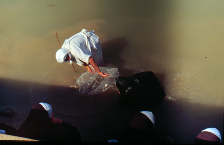 Chrzest Mandejczyków, wyprawa do Iranu 1999, foto: Jarosław Fret